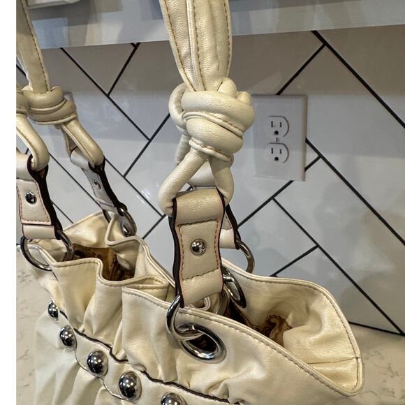 Vintage XOXO Y2K faux leather shoulder hobo bag knotted handles shimmery white - Picture 5 of 16